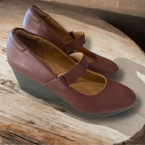 Natural‎ Soul Women’s Maritza Mary Jane Almond Toe Faux Leather Brown Wedge